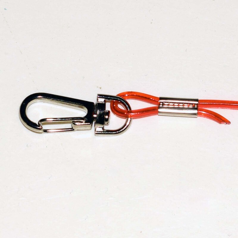 Izvelkama, satīta siksnas makšķerēšanas virves spole ar karabīnes tērauda stieples pagarinājumu