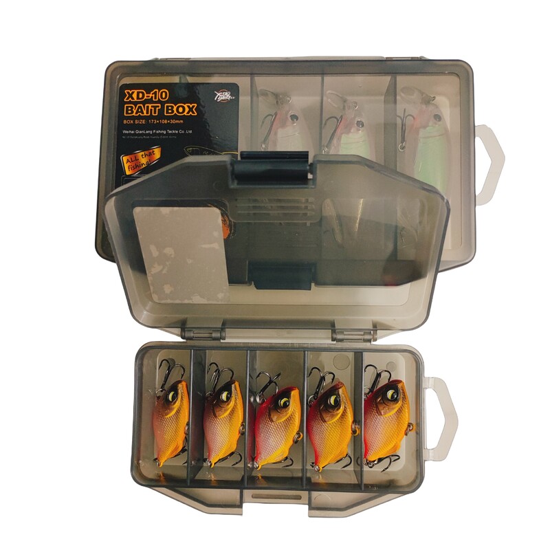 1 PC naujo stiliaus vandeniui atspari žvejybos reikmenų dėžutė su skaidriu dangteliu ir keliais skyreliais masalams ir priedams