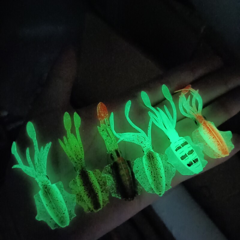 DUODUOYU 1 ks mini mäkká rybárska návnada na chobotnice 6 cm 2 g svietiace UV jigy na chobotnice pre sladkovodný rybolov, návnada, wobler, rybárske potreby