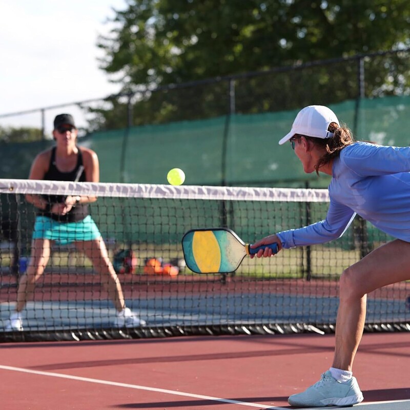 4PCS 40 дупки Pickleballs Balls Висока еластичност и издръжливи Pickleballs за спортна игра на открито за всички стилове Pickleball Paddles