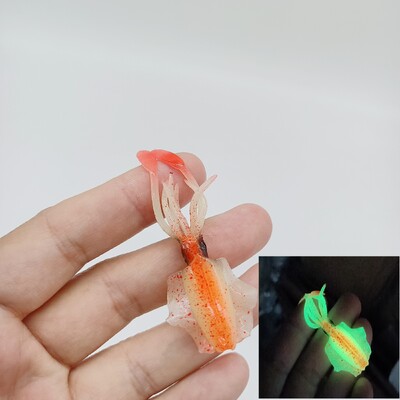 DUODUOYU 1 KOM Mini meki mamac za lignje 6 cm 2 g svjetleće UV šablone za lignje za slatkovodni ribolov mamac vobler pribor za pecanje