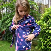 Dievčenská džersejová vetruodolná a nepremokavá termo bunda s kapucňou, potlačou a reflexnými detailmi, outdoorová vetrovka a pršiplášte