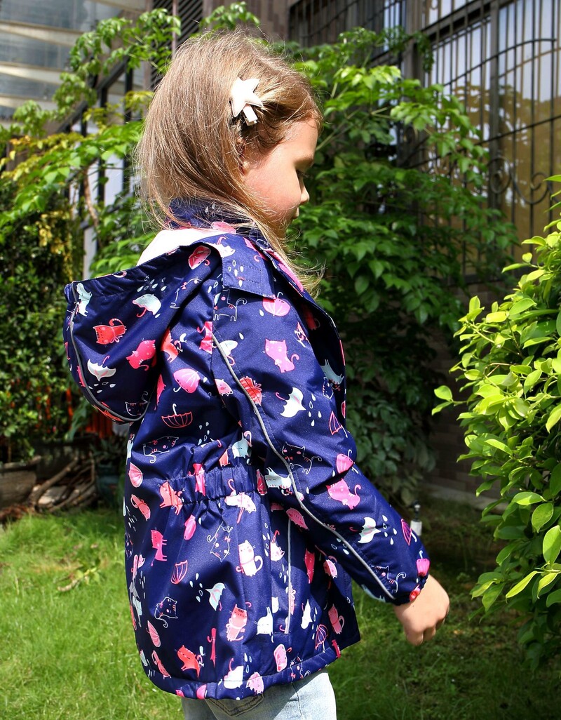 Dievčenská džersejová vetruodolná a nepremokavá termo bunda s kapucňou, potlačou a reflexnými detailmi, outdoorová vetrovka a pršiplášte