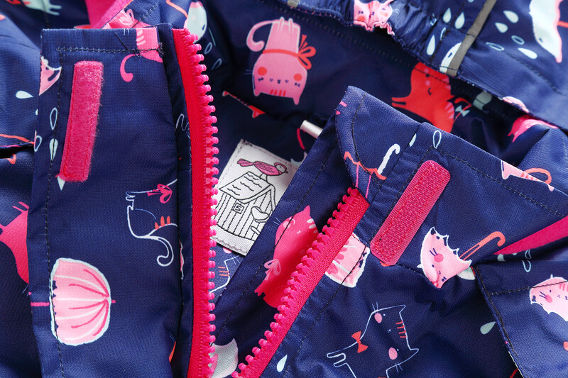 Dievčenská džersejová vetruodolná a nepremokavá termo bunda s kapucňou, potlačou a reflexnými detailmi, outdoorová vetrovka a pršiplášte