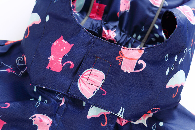 Dievčenská džersejová vetruodolná a nepremokavá termo bunda s kapucňou, potlačou a reflexnými detailmi, outdoorová vetrovka a pršiplášte