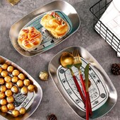 Vintage sült csirke, sült krumpli, edények, tányérok, leesésgátló szabadtéri kempingtányérok, edénytálcák, gyümölcstányérok