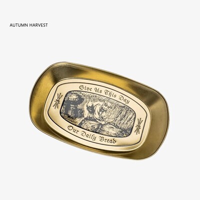 Vintage sült csirke, sült krumpli, edények, tányérok, leesésgátló szabadtéri kempingtányérok, edénytálcák, gyümölcstányérok