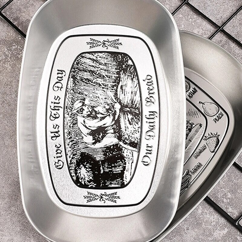 Vintage sült csirke, sült krumpli, edények, tányérok, leesésgátló szabadtéri kempingtányérok, edénytálcák, gyümölcstányérok