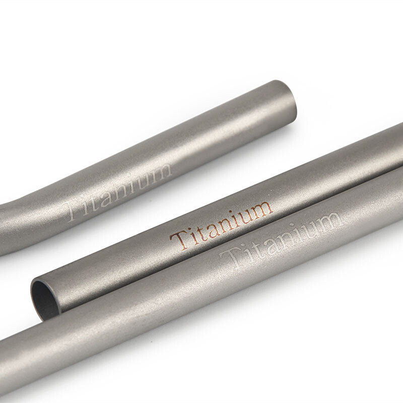 Savijena slamka za piće od titana