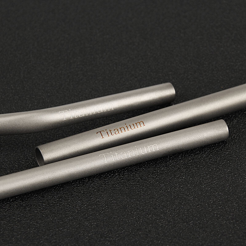 Savijena slamka za piće od titana