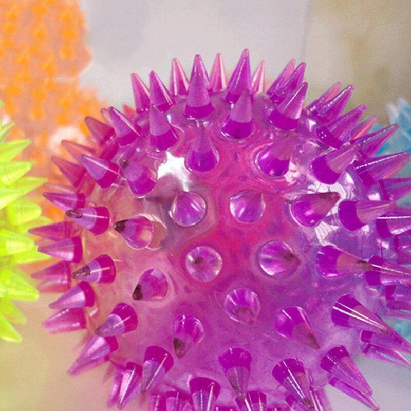 Treeningpall, täispuhutav kaasaskantav lastele Massaažipall LED Vilkuv põrgatav piisk Stressi leevendamine Lastele lemmikloomade mänguasi kummipall