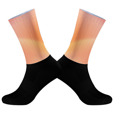 2024 Nové letné profesionálne športové cyklistické ponožky pre mužov a ženy, priedušné cestné bicykle, outdoorové športové pretekárske ponožky