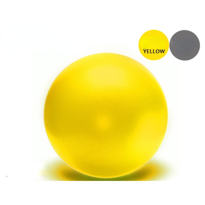 25 cm jogos kamuolio pratimai Gimnastikos treniruotės Pilateso kamuoliuko pusiausvyros pratimai treniruoklių salė Fitneso jogos kamuoliukas patalpose, treniruotės jogos kamuoliukas