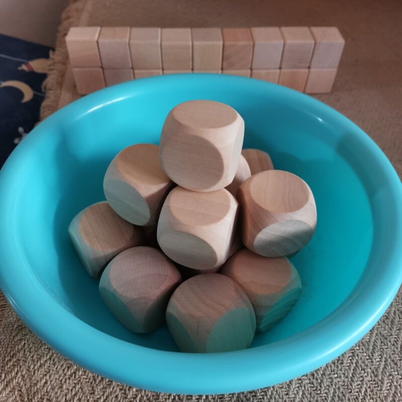 10 ks prázdnych drevených kociek 30 mm drevené kreatívne farebné hroty zaoblené rohy vínne kocky Mahjong drevené sito hroty DIY kocky