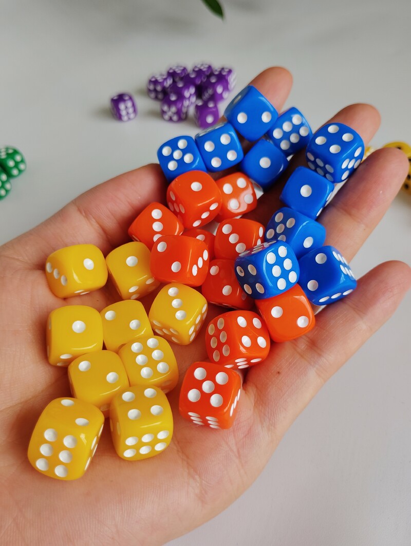 50PCS/Set Pure Color 12mm D6 kockaste kocke Bulk Dice Okrugli rub Akrilne kockice Uloga 6 lica za kockarnicu Društvena igra