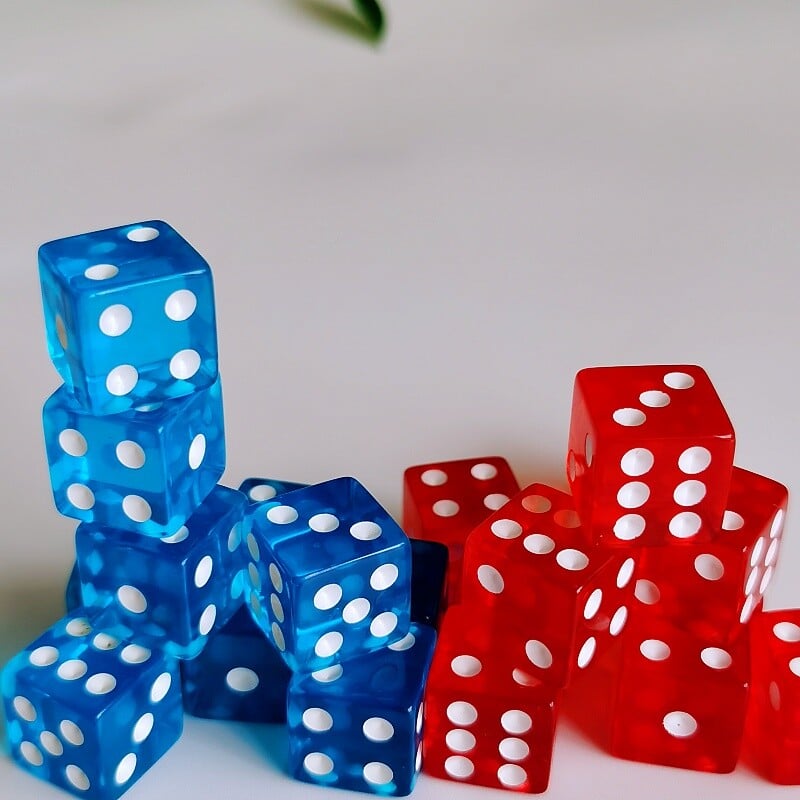 10 ks tekutých farebných štvorcových kociek, 6-stranná sada kociek D6, 6 tvárí, 16 mm kasínové kocky s ostrými hranami, kocky pre stolové hry v krčme