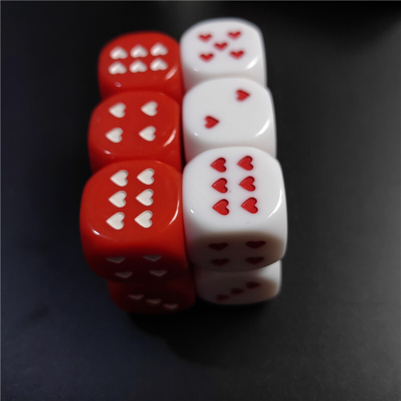 10 buc/set zaruri cu inimă albă/roșie 25 mm/0,98 inchi Acrilic cu 6 fețe rotunjite Bar cu zaruri pentru petrecere Jocuri de familie Divertisment