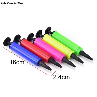 Futbolo futbolo pripučiamas kamuolinis rankinis oro siurblys su adata Atsitiktinių spalvų karštas pardavimas