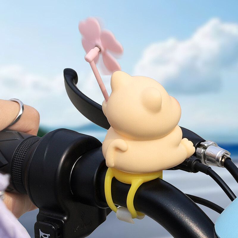 Vjetrom razbijen gumeni bicikl Slatka mala ružičasta svinja Propeler Vjetromotorni zec Cestovni bicikl Motor Kaciga Jahanje Biciklistički ukras