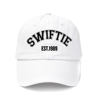 2024 Swift 1989 Bejzbolska kapa s tiskanim naljepnicama za muškarce Ženska modna vintage mekana pamučna kapa za tate Unisex darovi od obožavatelja
