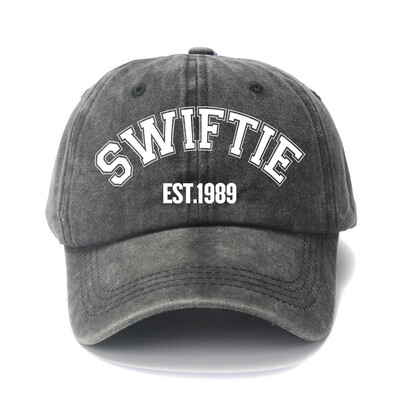 2024 Swift 1989 Bejzbolska kapa s tiskanim naljepnicama za muškarce Ženska modna vintage mekana pamučna kapa za tate Unisex darovi od obožavatelja