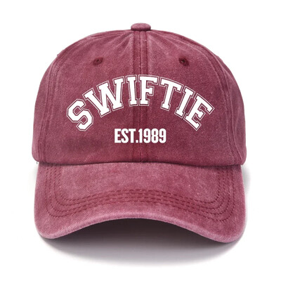 2024 Swift 1989 Bejzbolska kapa s tiskanim naljepnicama za muškarce Ženska modna vintage mekana pamučna kapa za tate Unisex darovi od obožavatelja