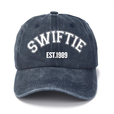 2024 Swift 1989 Bejzbolska kapa s tiskanim naljepnicama za muškarce Ženska modna vintage mekana pamučna kapa za tate Unisex darovi od obožavatelja