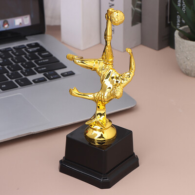 1 gab plastmasas rotaļlietu ballītes balvas trofejas futbola trofejas balvas suvenīru konkursa uzvarētāja mini futbola trofeja bērniem dāvana