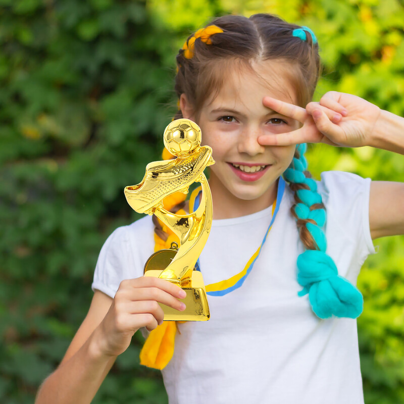 Mini nogometni trofej od smole, igračka za nagradu nogometne utakmice s bazom za školu, vrtić, trofej nogometnog prvenstva za mlade