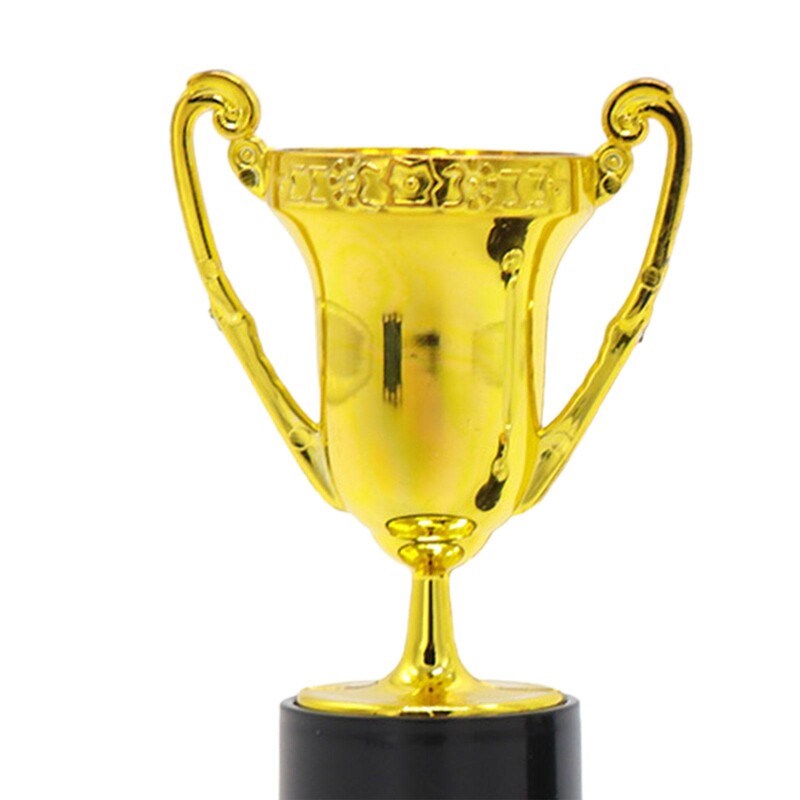 3 vienetų mini trofėjai maži staliniai žaislai, dekoratyviniai papuošalai futbolo rungtynėms.