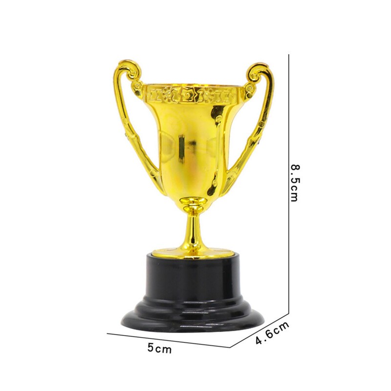 3 vienetų mini trofėjai maži staliniai žaislai, dekoratyviniai papuošalai futbolo rungtynėms.