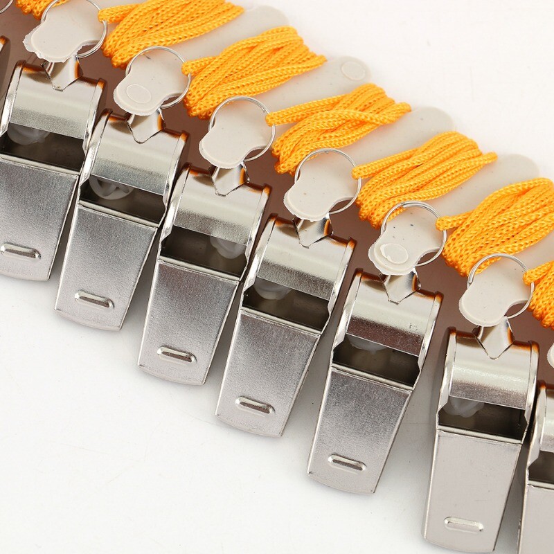 Profesionāla skaļa metāla svilpe ar virves sporta svilpi, nodilumizturīgu pārnēsājamu nerūsējošā tērauda svilpes tiesnesi