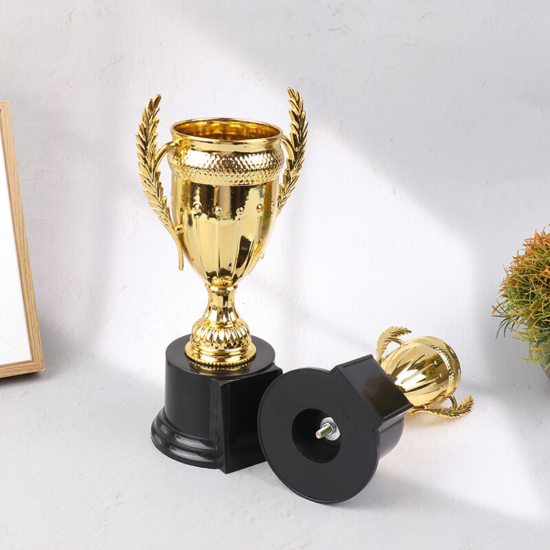 1Pcs Reward Αποκριάτικο Διαγωνισμό Βραβείο πάρτι Μπομπονιέρες Mini Plastic Award Trophy Παιδιά Νικητής Χρυσά τρόπαια Παιχνίδια για παιδιά