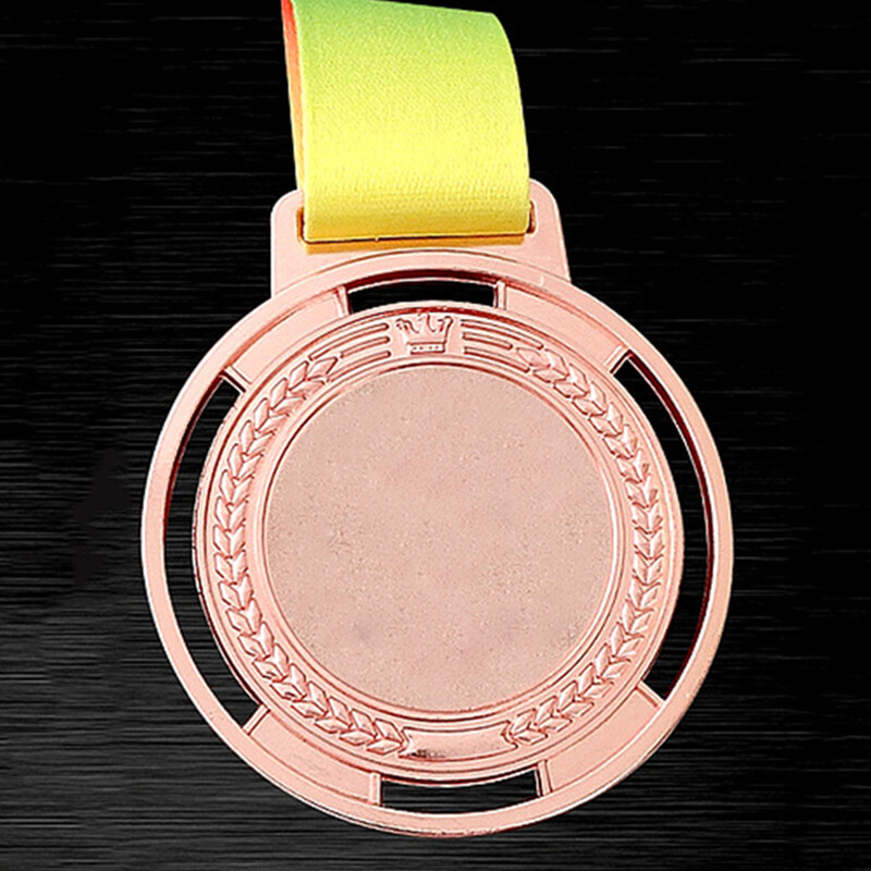 1–8 vnt. aukso sidabro bronzos apdovanojimo medalio laimėtojo apdovanojimas. Skatinkite ženklelį. Konkursai Prizai Lauko mokyklos reikmenys