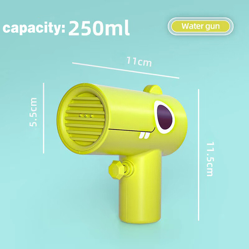Vasaros baseinas, vandens mūšis, vandens pistoletas, žaislas dreifuojantis paplūdimyje, vanduo