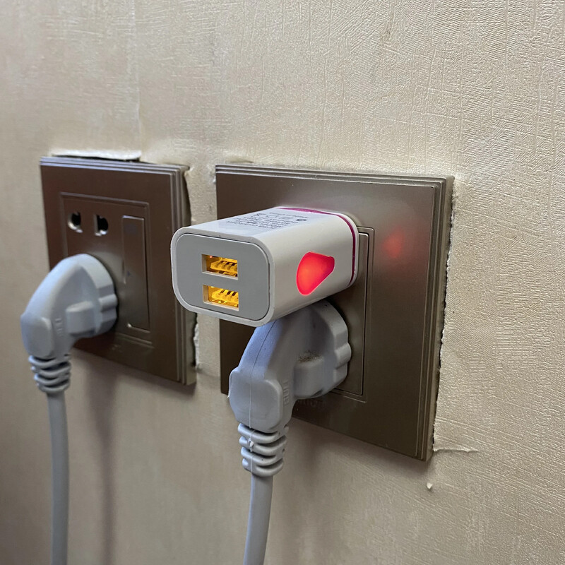 USB punjač LED putni adapter za brzo punjenje Prijenosni dvostruki zidni punjač Punjači za mobitele za iPhone13 12 Samsung S21 Xiaomi
