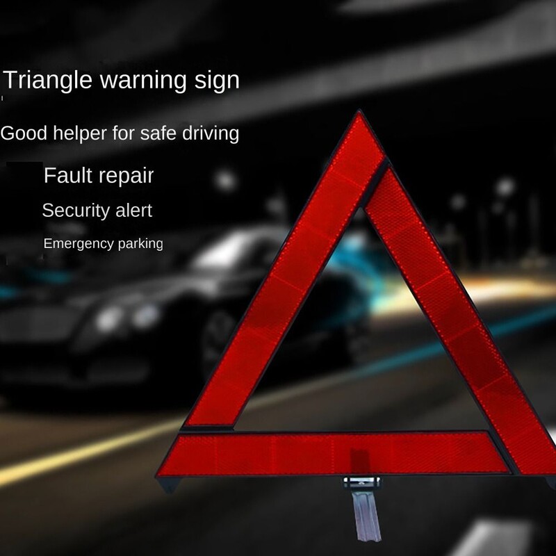 Crveni reflektirajući sigurnosni trokut upozorenja na kvar automobila