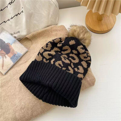 RICYGVM Print Leopard Beanies Moterims Žiemos Šiltos Vilnonės Megztos Skrybėlės Mados Moteriškos nertos Kapoto pliušinės rutulinės megztinės kepurės 모자