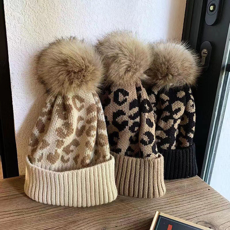 RICYGVM Print Leopard Beanies Moterims Žiemos Šiltos Vilnonės Megztos Skrybėlės Mados Moteriškos nertos Kapoto pliušinės rutulinės megztinės kepurės 모자