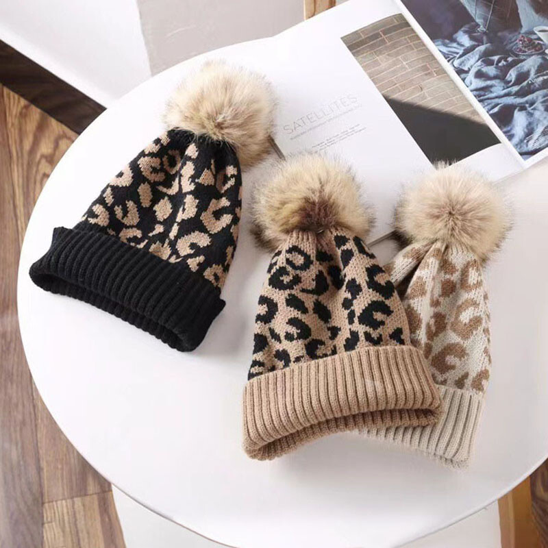RICYGVM Print Leopard Beanies Moterims Žiemos Šiltos Vilnonės Megztos Skrybėlės Mados Moteriškos nertos Kapoto pliušinės rutulinės megztinės kepurės 모자