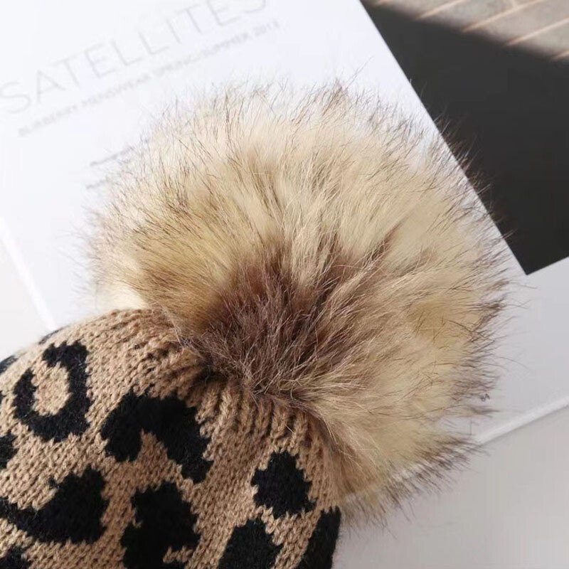RICYGVM Print Leopard Beanies Moterims Žiemos Šiltos Vilnonės Megztos Skrybėlės Mados Moteriškos nertos Kapoto pliušinės rutulinės megztinės kepurės 모자