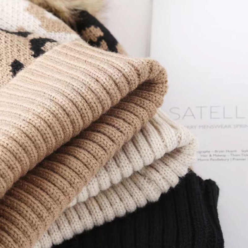 RICYGVM Print Leopard Beanies Moterims Žiemos Šiltos Vilnonės Megztos Skrybėlės Mados Moteriškos nertos Kapoto pliušinės rutulinės megztinės kepurės 모자