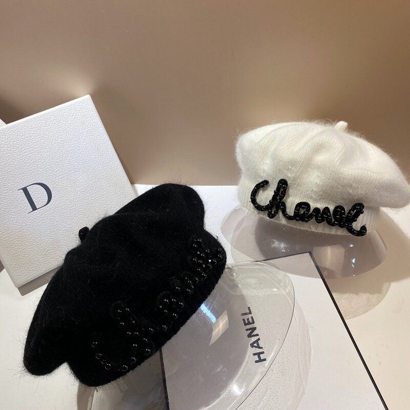 Luksusa modes zīmols mazs aromāts vēja pērļu burts truša kažokādas berete silta plīša adīta gleznotāja cepure Ārzemju astoņstūra cepure