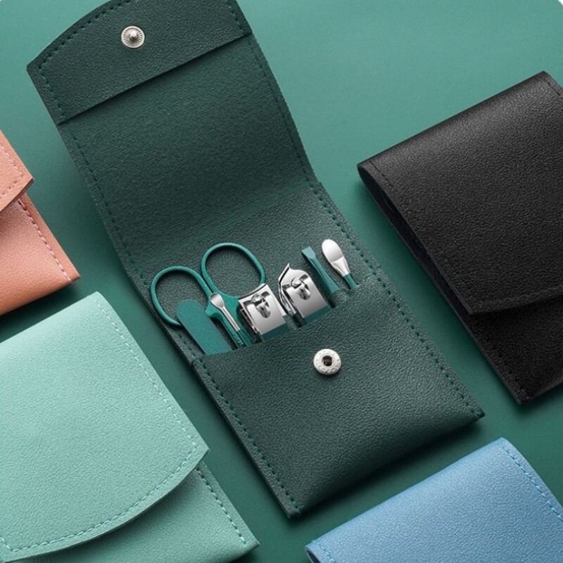 2023 m. Nauji 7 vnt Nešiojami prabangūs manikiūro rinkiniai pedikiūro rinkiniai Spalvoti nagų kirpimo priemonių rinkiniai Asmens priežiūros įrankiai Antakių žirklės