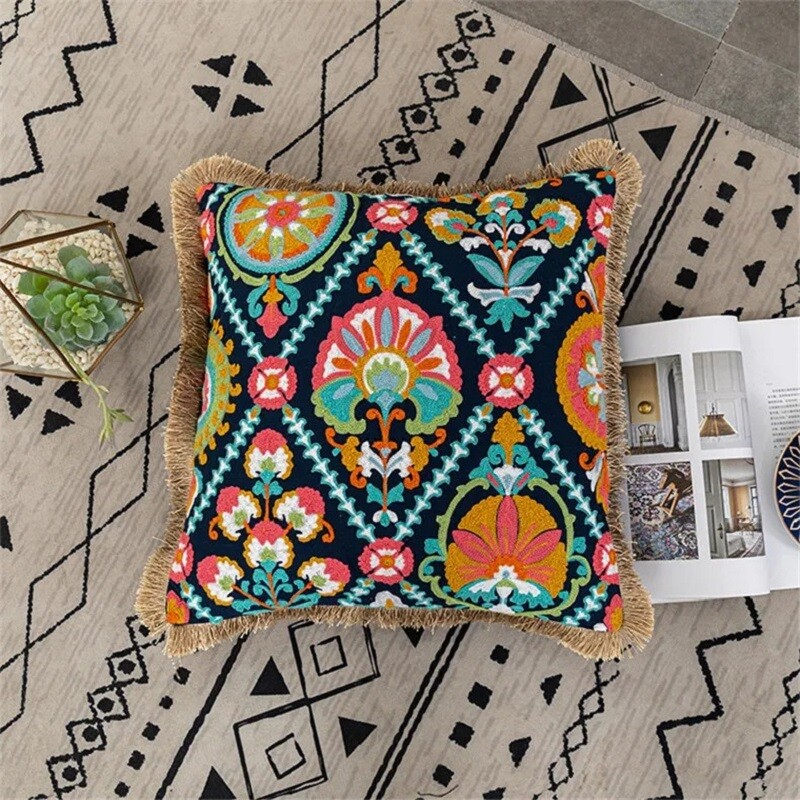 Vintage jastučnica u boemskom stilu, čupave lumbalne jastučnice, izvezene geometrijske cvjetne pompone, jastučnice s resicama