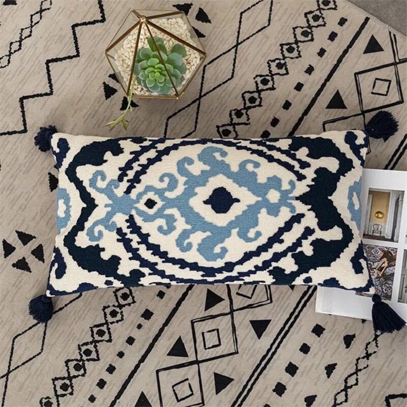 Vintage jastučnica u boemskom stilu, čupave lumbalne jastučnice, izvezene geometrijske cvjetne pompone, jastučnice s resicama