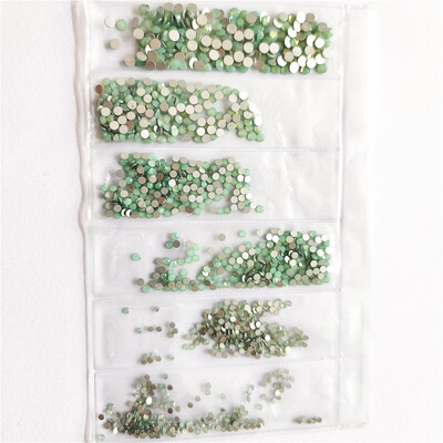 1200 komada različitih veličina Kristalno prozirni AB bez hitnih popravka Flatback Strass Glitter Nail Art Ukrasi za 3D odjeću Nail Art Dekoracije