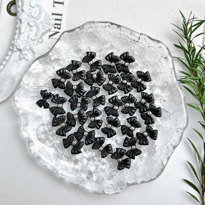 50KOM Nasumične miješane crne mašne Medvjed Privjesci za nokte Smola Mini Srce Zvijezda Cvijet Ukrasi za nokte Ručno izrađeni DIY Press na noktima