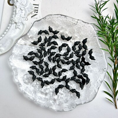 50KOM Nasumične miješane crne mašne Medvjed Privjesci za nokte Smola Mini Srce Zvijezda Cvijet Ukrasi za nokte Ručno izrađeni DIY Press na noktima