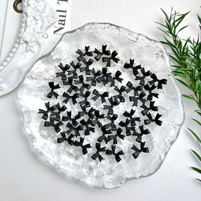 50KOM Nasumične miješane crne mašne Medvjed Privjesci za nokte Smola Mini Srce Zvijezda Cvijet Ukrasi za nokte Ručno izrađeni DIY Press na noktima